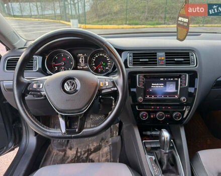 Сірий Фольксваген Джетта, об'ємом двигуна 1.6 л та пробігом 161 тис. км за 11500 $, фото 4 на Automoto.ua