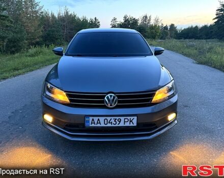 Сірий Фольксваген Джетта, об'ємом двигуна 1.6 л та пробігом 230 тис. км за 10000 $, фото 2 на Automoto.ua