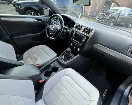 Серый Фольксваген Джетта, объемом двигателя 1.8 л и пробегом 119 тыс. км за 12000 $, фото 7 на Automoto.ua