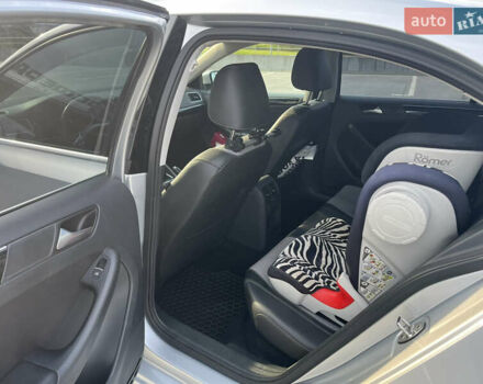 Сірий Фольксваген Джетта, об'ємом двигуна 1.6 л та пробігом 130 тис. км за 14999 $, фото 9 на Automoto.ua