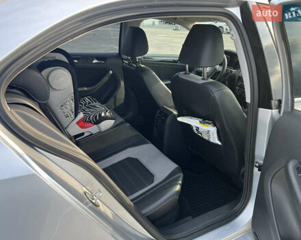 Сірий Фольксваген Джетта, об'ємом двигуна 1.6 л та пробігом 130 тис. км за 14999 $, фото 10 на Automoto.ua