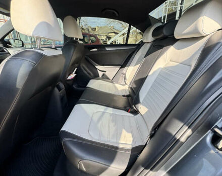 Серый Фольксваген Джетта, объемом двигателя 1.8 л и пробегом 119 тыс. км за 12000 $, фото 11 на Automoto.ua