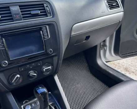 Сірий Фольксваген Джетта, об'ємом двигуна 1.39 л та пробігом 148 тис. км за 11000 $, фото 13 на Automoto.ua