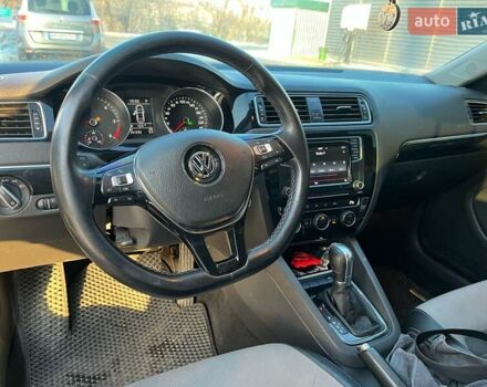 Серый Фольксваген Джетта, объемом двигателя 1.6 л и пробегом 151 тыс. км за 11700 $, фото 6 на Automoto.ua