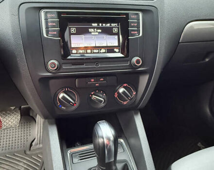 Сірий Фольксваген Джетта, об'ємом двигуна 1.39 л та пробігом 127 тис. км за 11000 $, фото 19 на Automoto.ua