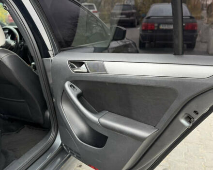 Серый Фольксваген Джетта, объемом двигателя 1.8 л и пробегом 237 тыс. км за 10300 $, фото 17 на Automoto.ua