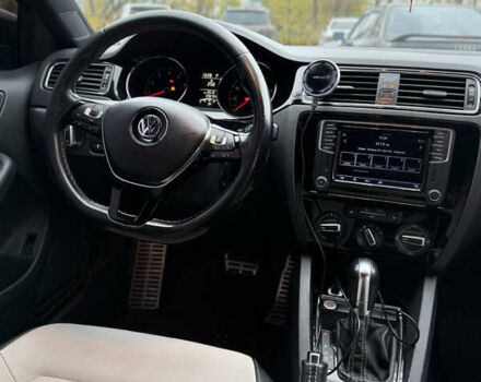 Серый Фольксваген Джетта, объемом двигателя 1.8 л и пробегом 237 тыс. км за 10300 $, фото 9 на Automoto.ua