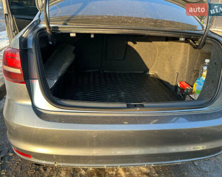 Серый Фольксваген Джетта, объемом двигателя 1.6 л и пробегом 151 тыс. км за 11700 $, фото 3 на Automoto.ua