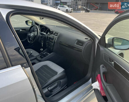 Сірий Фольксваген Джетта, об'ємом двигуна 1.6 л та пробігом 130 тис. км за 14999 $, фото 11 на Automoto.ua