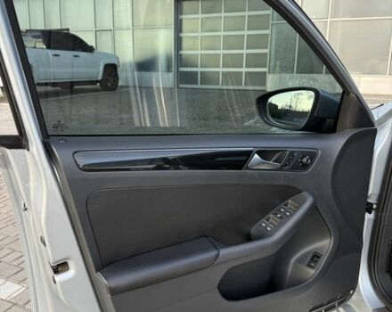 Серый Фольксваген Джетта, объемом двигателя 1.6 л и пробегом 90 тыс. км за 12000 $, фото 14 на Automoto.ua