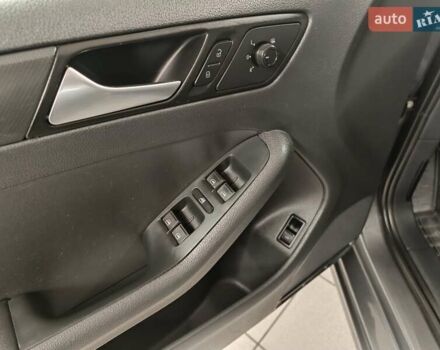 Серый Фольксваген Джетта, объемом двигателя 1.39 л и пробегом 165 тыс. км за 11200 $, фото 6 на Automoto.ua