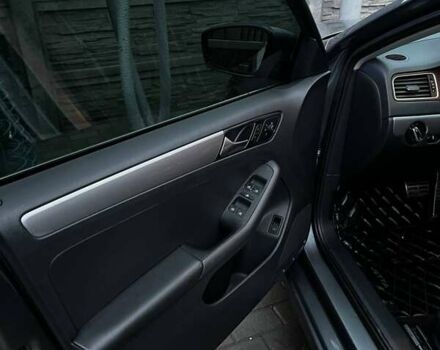 Серый Фольксваген Джетта, объемом двигателя 1.4 л и пробегом 88 тыс. км за 11000 $, фото 5 на Automoto.ua