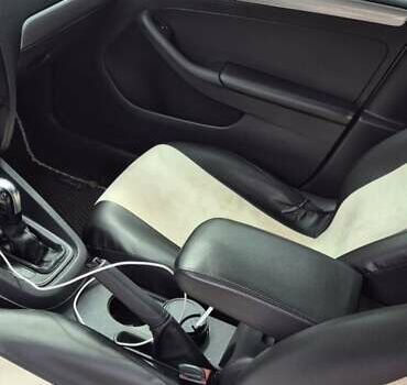 Серый Фольксваген Джетта, объемом двигателя 1.4 л и пробегом 178 тыс. км за 8500 $, фото 5 на Automoto.ua