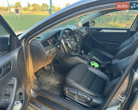 Серый Фольксваген Джетта, объемом двигателя 1.39 л и пробегом 149 тыс. км за 10500 $, фото 3 на Automoto.ua