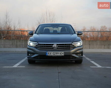 Сірий Фольксваген Джетта, об'ємом двигуна 1.4 л та пробігом 60 тис. км за 18900 $, фото 1 на Automoto.ua