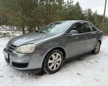 Серый Фольксваген Джетта, объемом двигателя 1.6 л и пробегом 240 тыс. км за 4950 $, фото 1 на Automoto.ua