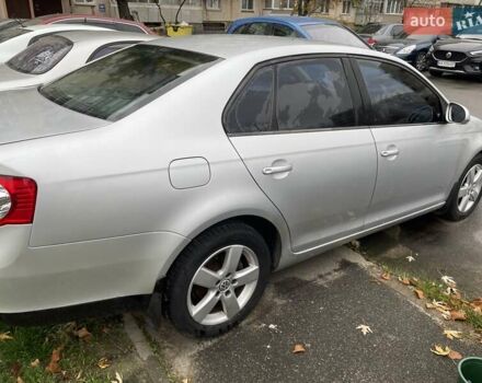 Серый Фольксваген Джетта, объемом двигателя 1.6 л и пробегом 230 тыс. км за 4200 $, фото 1 на Automoto.ua