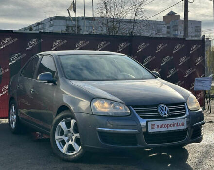 Серый Фольксваген Джетта, объемом двигателя 1.6 л и пробегом 255 тыс. км за 5900 $, фото 1 на Automoto.ua