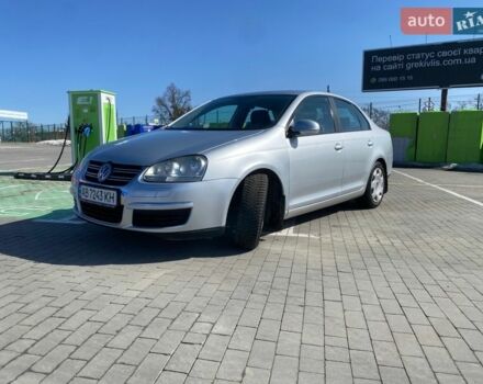 Серый Фольксваген Джетта, объемом двигателя 1.6 л и пробегом 137 тыс. км за 5600 $, фото 1 на Automoto.ua