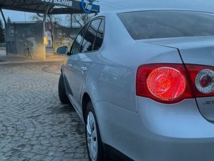 Серый Фольксваген Джетта, объемом двигателя 1.6 л и пробегом 252 тыс. км за 4500 $, фото 1 на Automoto.ua