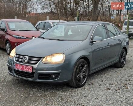 Сірий Фольксваген Джетта, об'ємом двигуна 1.6 л та пробігом 228 тис. км за 6450 $, фото 1 на Automoto.ua