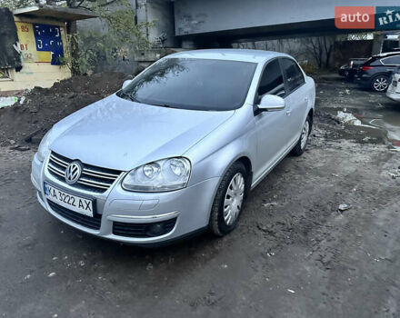 Сірий Фольксваген Джетта, об'ємом двигуна 1.6 л та пробігом 83 тис. км за 7800 $, фото 1 на Automoto.ua
