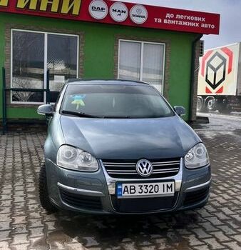 Серый Фольксваген Джетта, объемом двигателя 1.6 л и пробегом 323 тыс. км за 5000 $, фото 1 на Automoto.ua