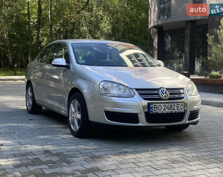 Сірий Фольксваген Джетта, об'ємом двигуна 1.6 л та пробігом 220 тис. км за 5150 $, фото 1 на Automoto.ua