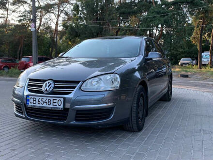 Серый Фольксваген Джетта, объемом двигателя 1.6 л и пробегом 205 тыс. км за 5500 $, фото 1 на Automoto.ua