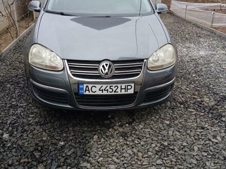 Серый Фольксваген Джетта, объемом двигателя 1.6 л и пробегом 235 тыс. км за 5600 $, фото 1 на Automoto.ua