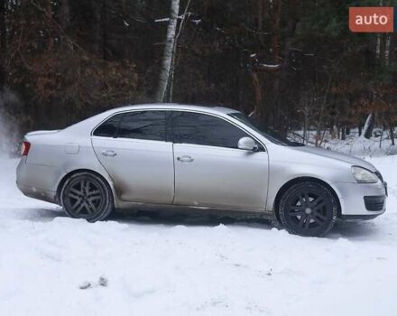 Серый Фольксваген Джетта, объемом двигателя 2.5 л и пробегом 300 тыс. км за 4500 $, фото 1 на Automoto.ua