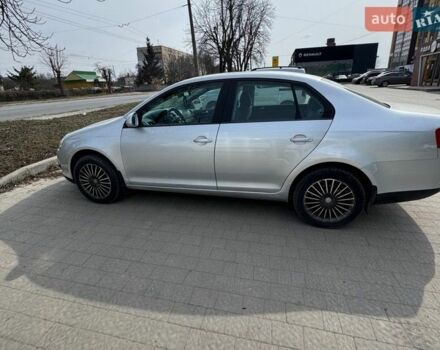 Серый Фольксваген Джетта, объемом двигателя 1.6 л и пробегом 227 тыс. км за 5990 $, фото 1 на Automoto.ua