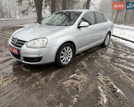 Сірий Фольксваген Джетта, об'ємом двигуна 1.6 л та пробігом 256 тис. км за 7000 $, фото 1 на Automoto.ua