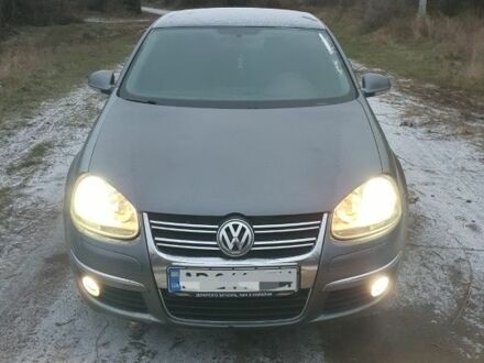 Серый Фольксваген Джетта, объемом двигателя 1.6 л и пробегом 300 тыс. км за 3400 $, фото 1 на Automoto.ua