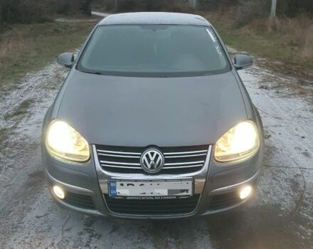 Серый Фольксваген Джетта, объемом двигателя 1.6 л и пробегом 300 тыс. км за 3400 $, фото 1 на Automoto.ua