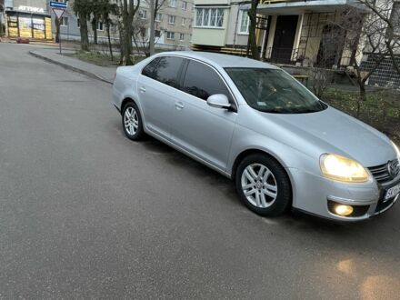 Сірий Фольксваген Джетта, об'ємом двигуна 2 л та пробігом 2 тис. км за 3870 $, фото 1 на Automoto.ua