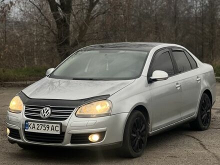 Сірий Фольксваген Джетта, об'ємом двигуна 1.6 л та пробігом 240 тис. км за 4400 $, фото 1 на Automoto.ua