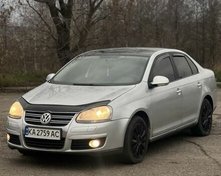 Серый Фольксваген Джетта, объемом двигателя 1.6 л и пробегом 240 тыс. км за 4400 $, фото 1 на Automoto.ua