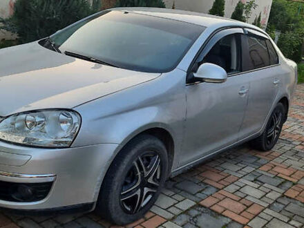Фольксваген Джетта 2007 в Мукачеве на Automoto.ua Серый Фольксваген Джетта, объемом двигателя 1.6 л и пробегом 190 тыс. км за 5300 $, фото 1 на Automoto.ua