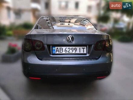 Фольксваген Джетта 2008 в Виннице на Automoto.ua Серый Фольксваген Джетта, объемом двигателя 1.6 л и пробегом 200 тыс. км за 7300 $, фото 1 на Automoto.ua