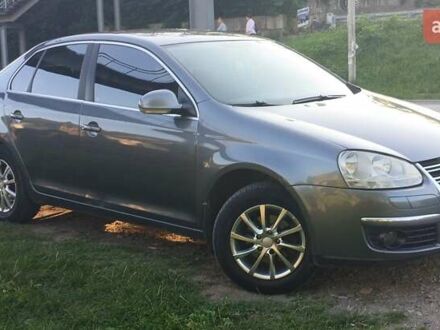 Фольксваген Джетта 2008 в Яремче на Automoto.ua Серый Фольксваген Джетта, объемом двигателя 1.9 л и пробегом 247 тыс. км за 5350 $, фото 1 на Automoto.ua