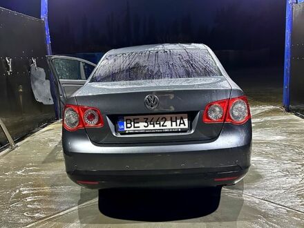 Фольксваген Джетта 2008 в Николаеве на Automoto.ua Серый Фольксваген Джетта, объемом двигателя 1.6 л и пробегом 0 тыс. км за 5999 $, фото 1 на Automoto.ua