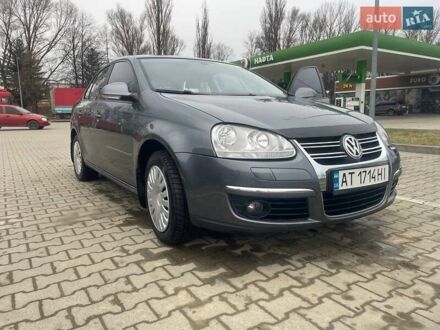 Фольксваген Джетта 2008 в Вижнице на Automoto.ua Серый Фольксваген Джетта, объемом двигателя 1.6 л и пробегом 262 тыс. км за 6000 $, фото 1 на Automoto.ua