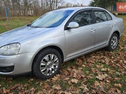 Серый Фольксваген Джетта, объемом двигателя 1.6 л и пробегом 193 тыс. км за 5400 $, фото 1 на Automoto.ua