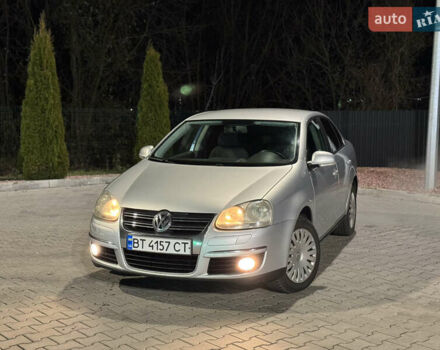 Сірий Фольксваген Джетта, об'ємом двигуна 1.6 л та пробігом 300 тис. км за 5100 $, фото 1 на Automoto.ua