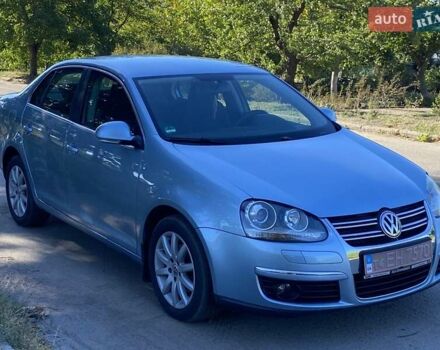 Фольксваген Джетта 2008 в Вознесенске на Automoto.ua Серый Фольксваген Джетта, объемом двигателя 1.6 л и пробегом 221 тыс. км за 6200 $, фото 1 на Automoto.ua