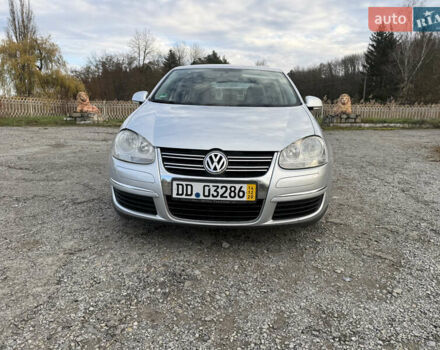 Сірий Фольксваген Джетта, об'ємом двигуна 1.6 л та пробігом 250 тис. км за 7300 $, фото 1 на Automoto.ua