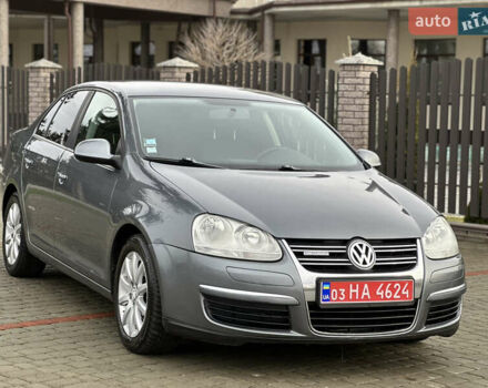 Серый Фольксваген Джетта, объемом двигателя 1.9 л и пробегом 236 тыс. км за 7200 $, фото 1 на Automoto.ua