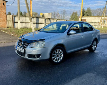 Серый Фольксваген Джетта, объемом двигателя 1.6 л и пробегом 309 тыс. км за 4999 $, фото 1 на Automoto.ua