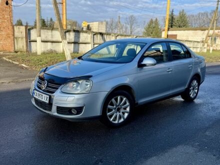 Сірий Фольксваген Джетта, об'ємом двигуна 1.6 л та пробігом 300 тис. км за 4999 $, фото 1 на Automoto.ua